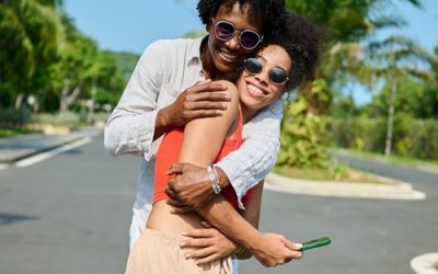 Portrait,Of,A,Young,Couple,At,The,Beac,In,Summertime,